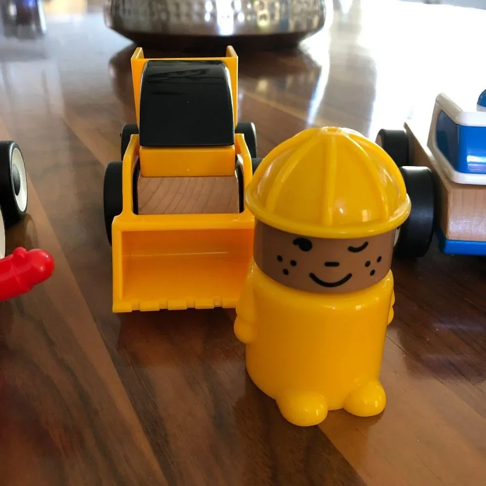 4 Toys Interchangeable Vehicles  5 Interchangeable People Imagination Fine Motor
